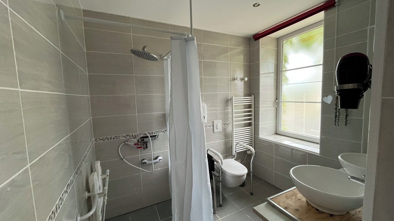 Photo of Bathroom in Cormatin
