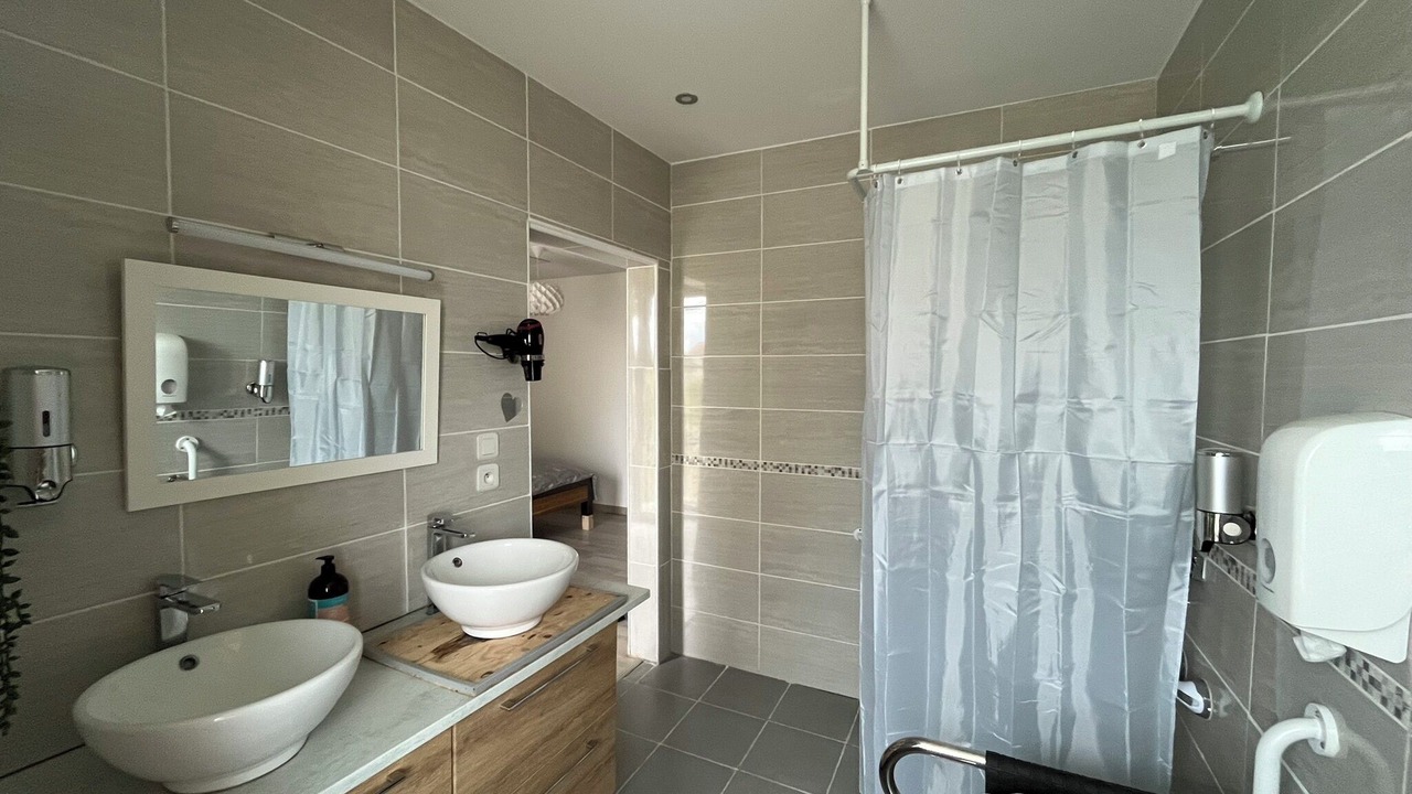 Photo of Bathroom in Cormatin