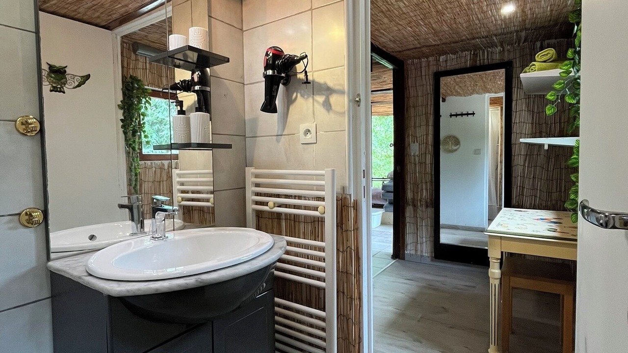 Photo of Bathroom in Cormatin