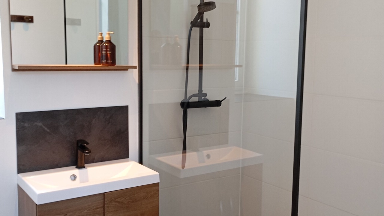 Photo of Bathroom in Larochemillay