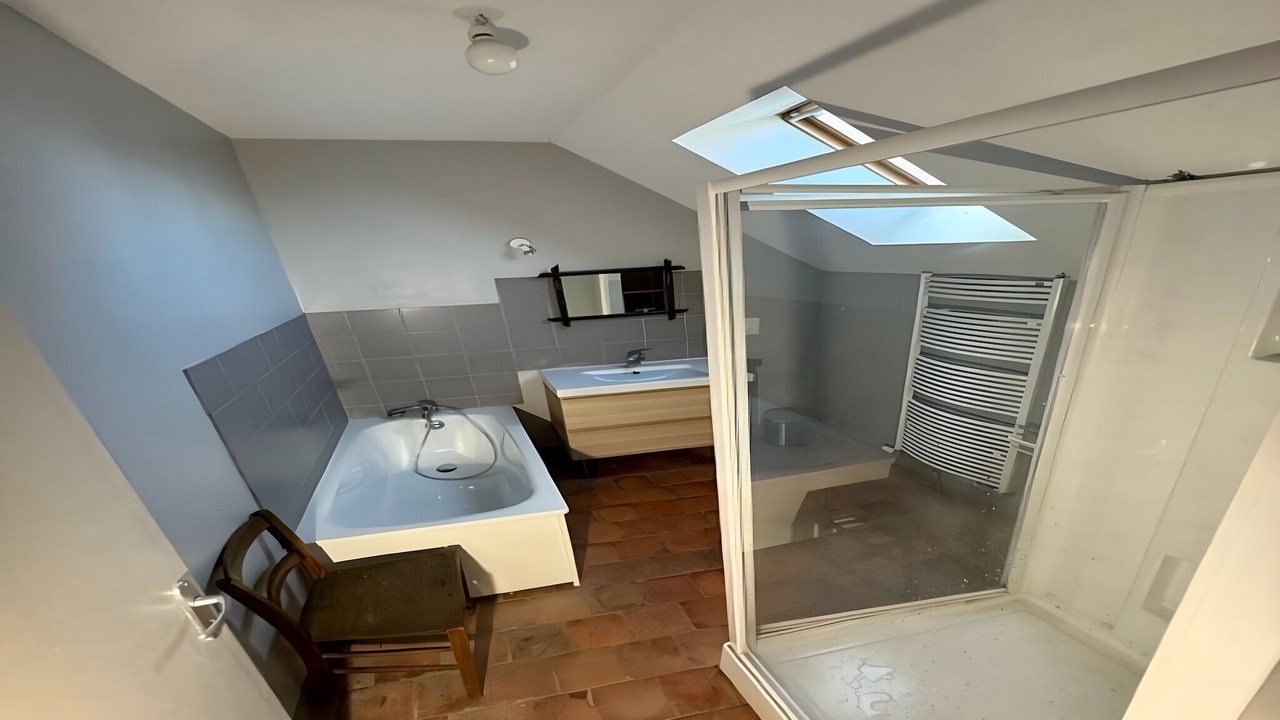Photo of Bathroom in Vault-de-Lugny