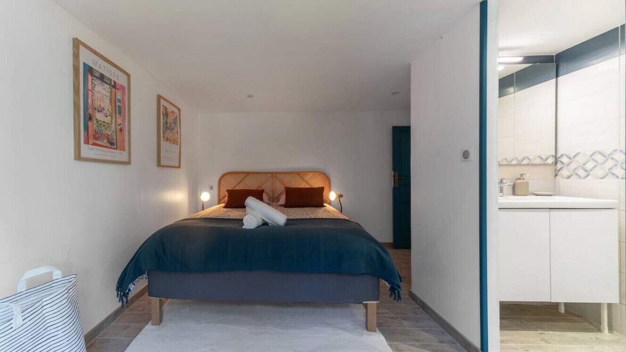 Photo of Bedroom in Republique