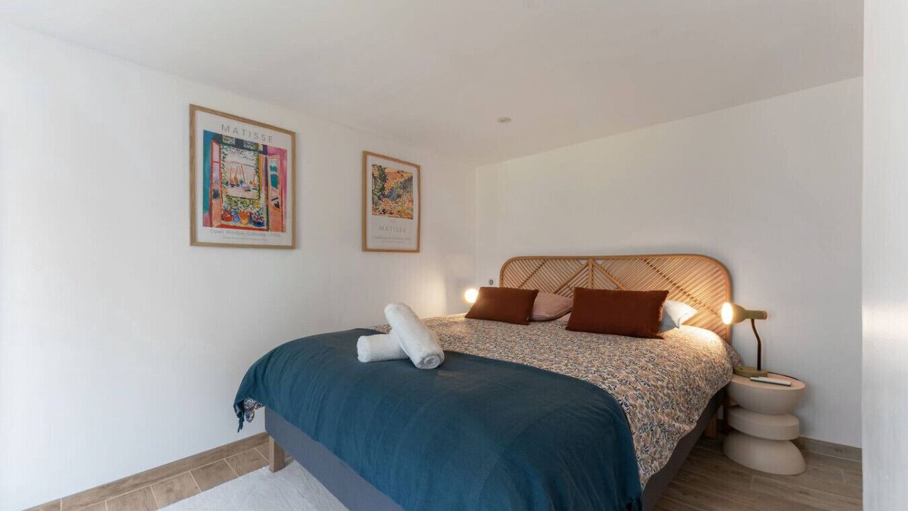 Photo of Bedroom in Republique