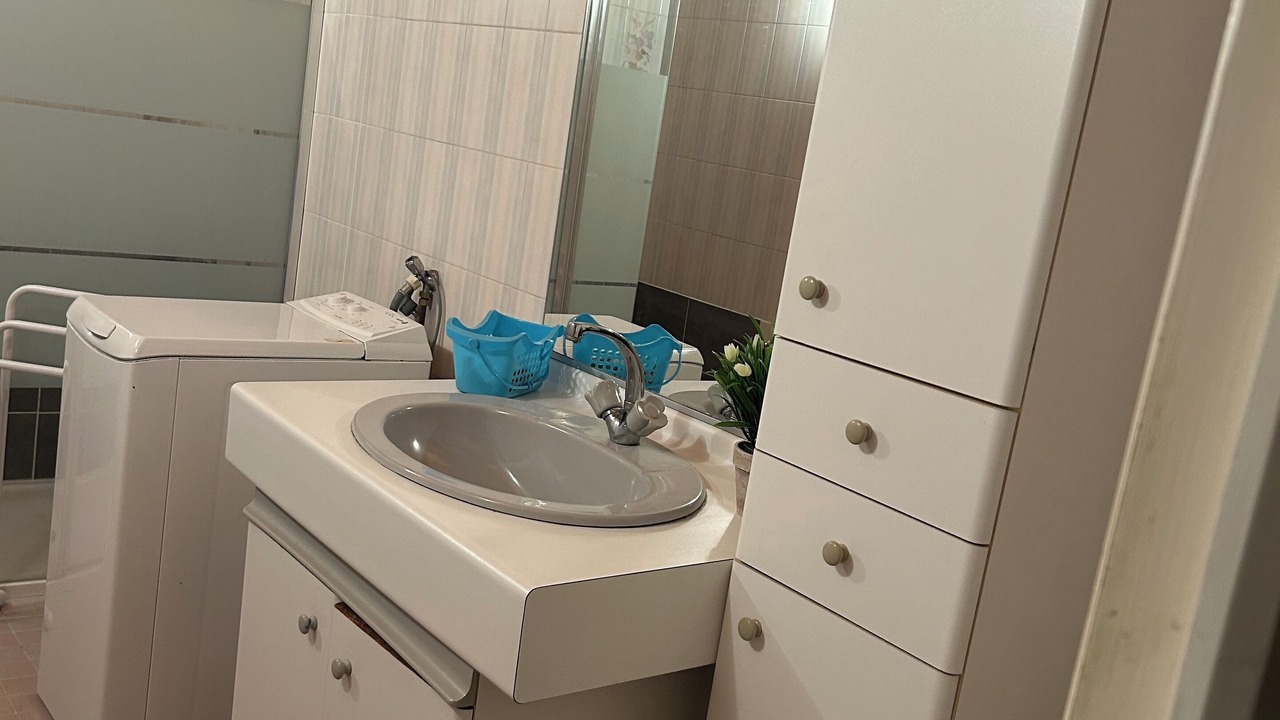 Photo of Bathroom in Annoire