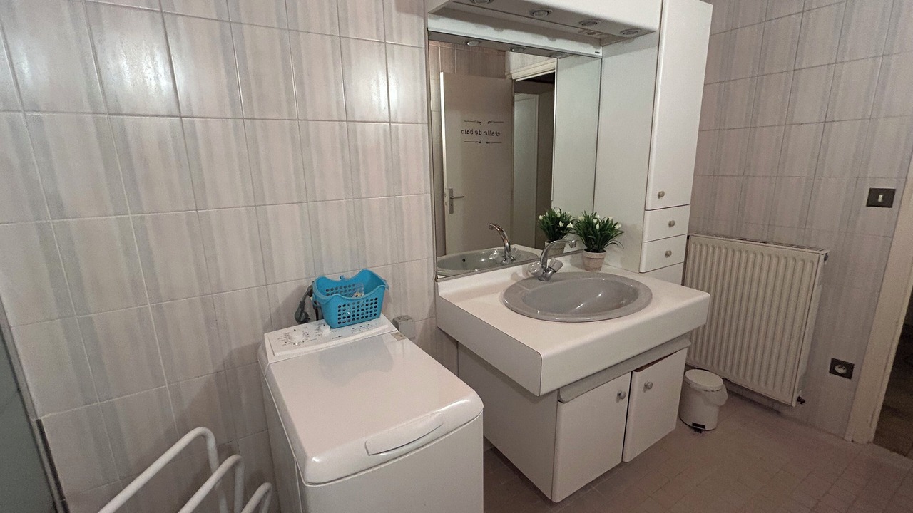 Photo of Bathroom in Annoire