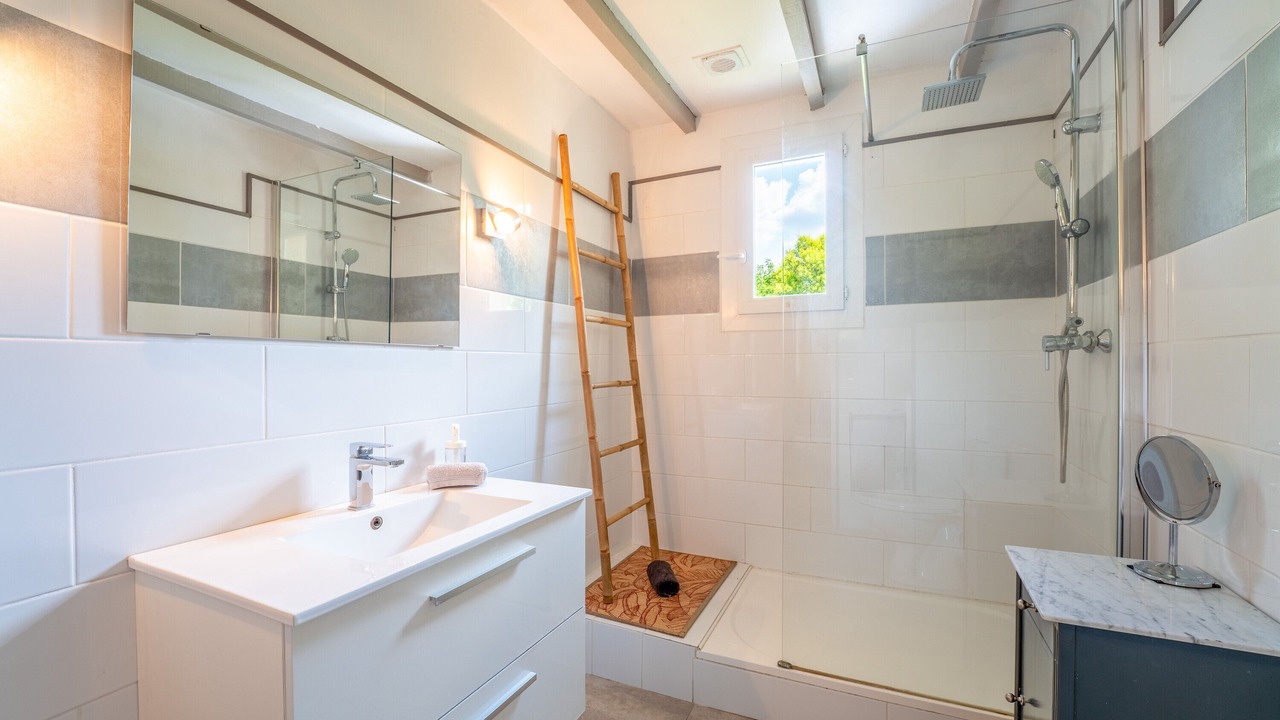 Photo of Bathroom in Methamis