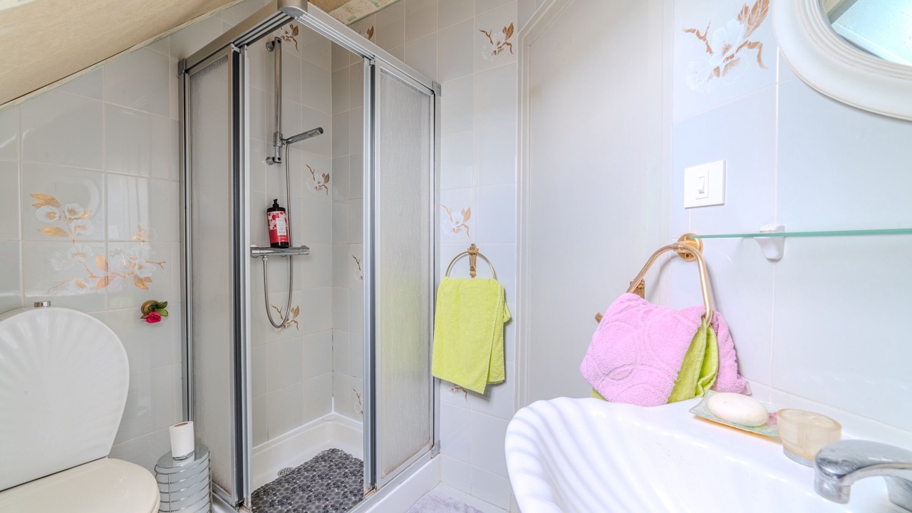 Photo of Bathroom in Gueugnon