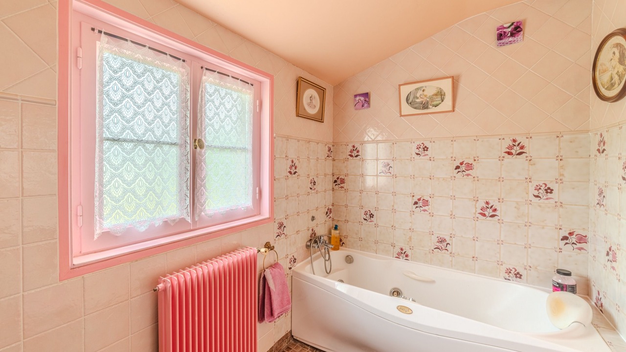 Photo of Bathroom in Gueugnon