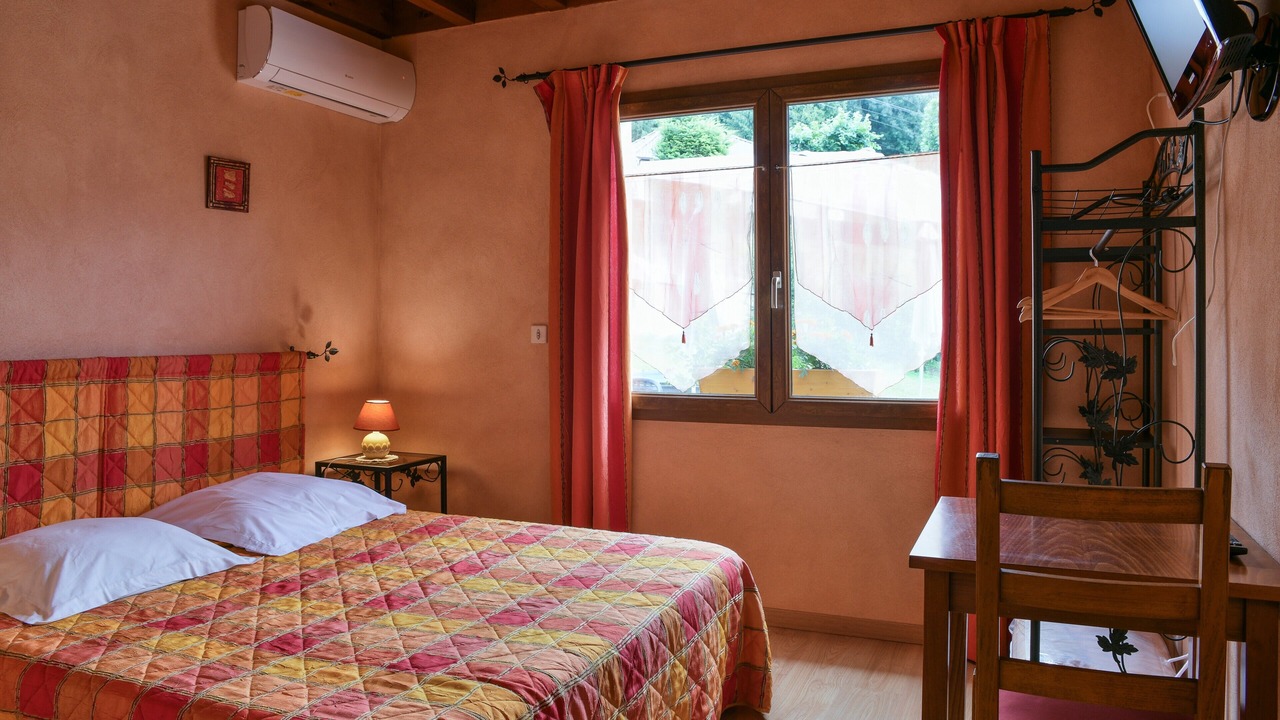 Photo of Bedroom in Yenne