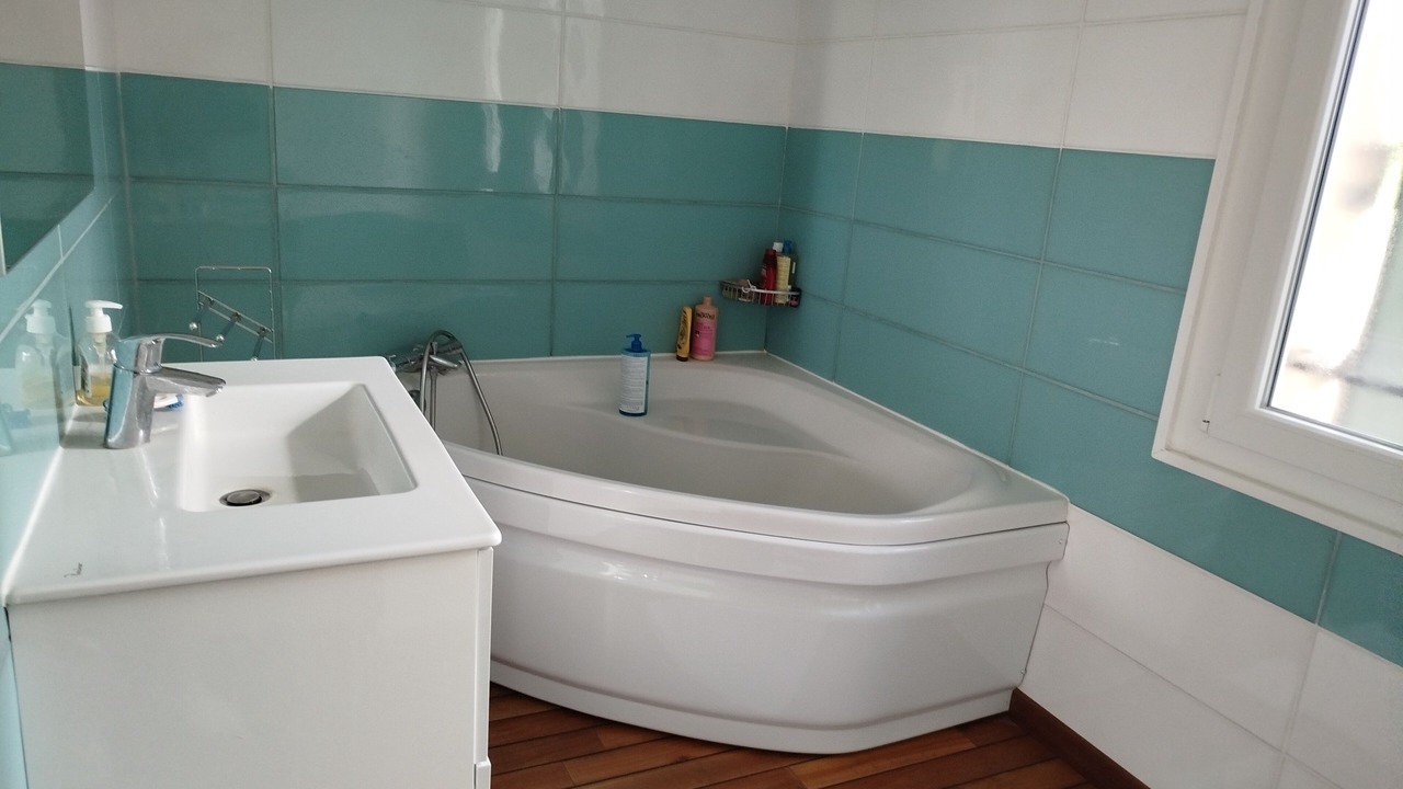 Photo of Bathroom in Julienas