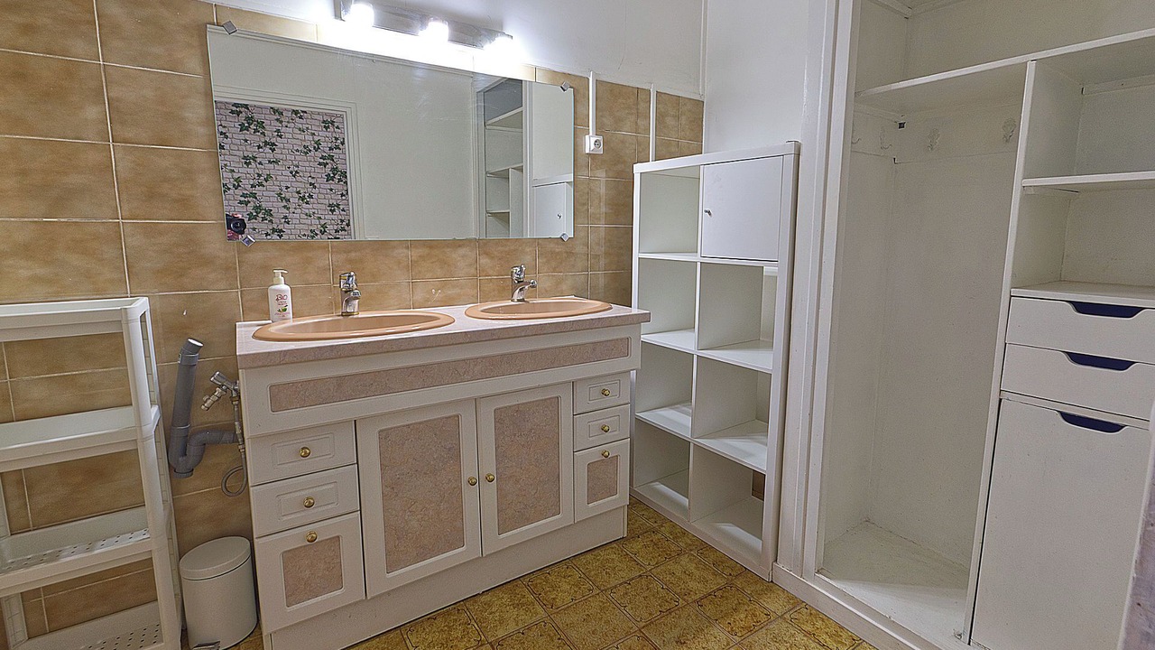 Photo of Bathroom in La Ville-du-Bois