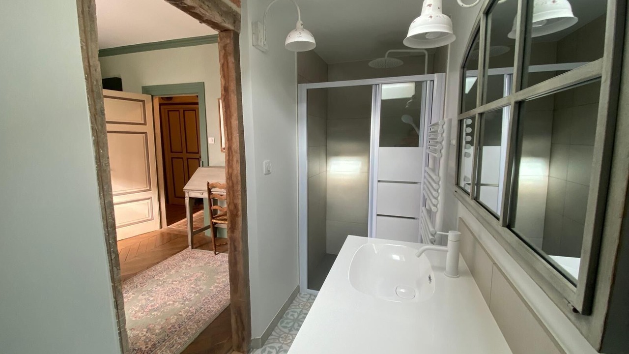 Photo of Bathroom in Cuisery