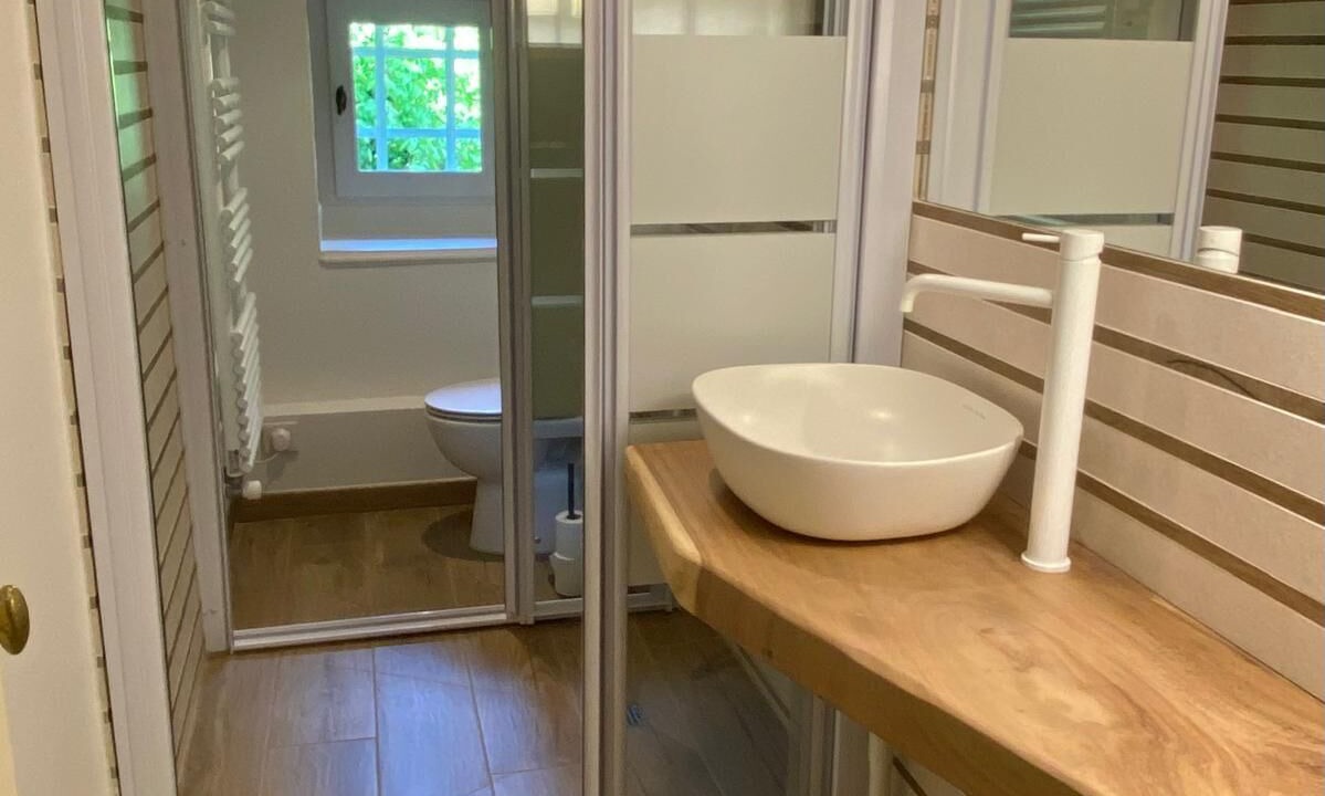 Photo of Bathroom in Cuisery