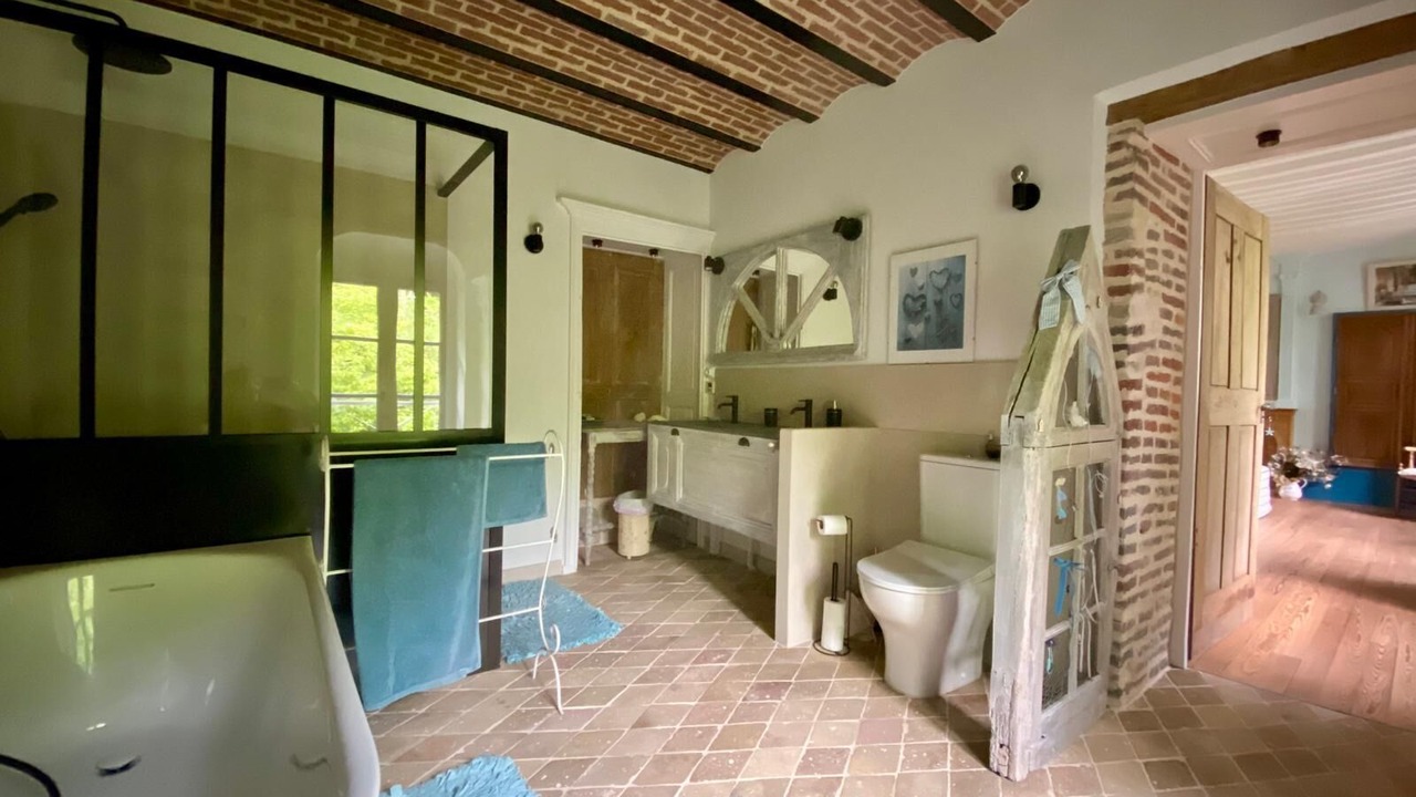 Photo of Bathroom in Cuisery