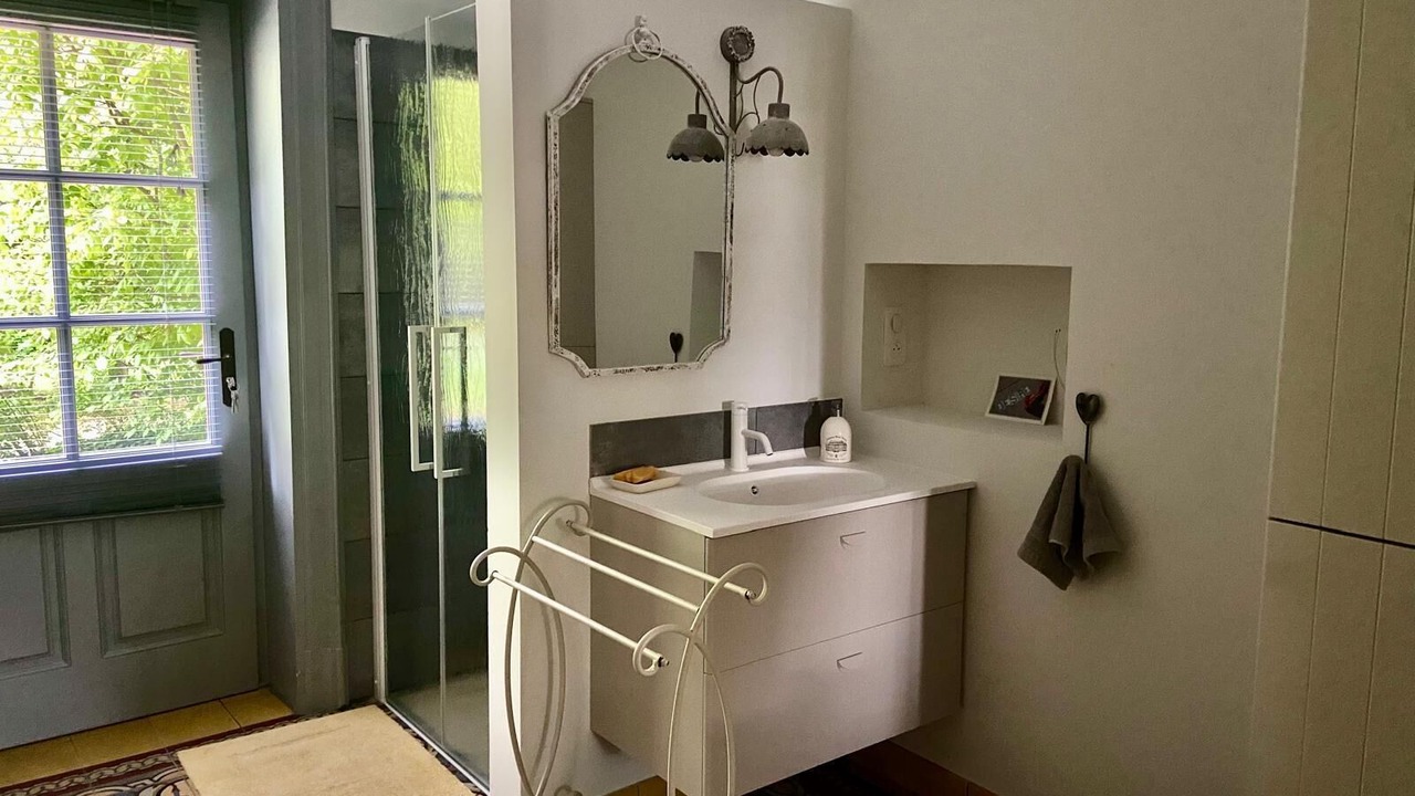 Photo of Bathroom in Cuisery