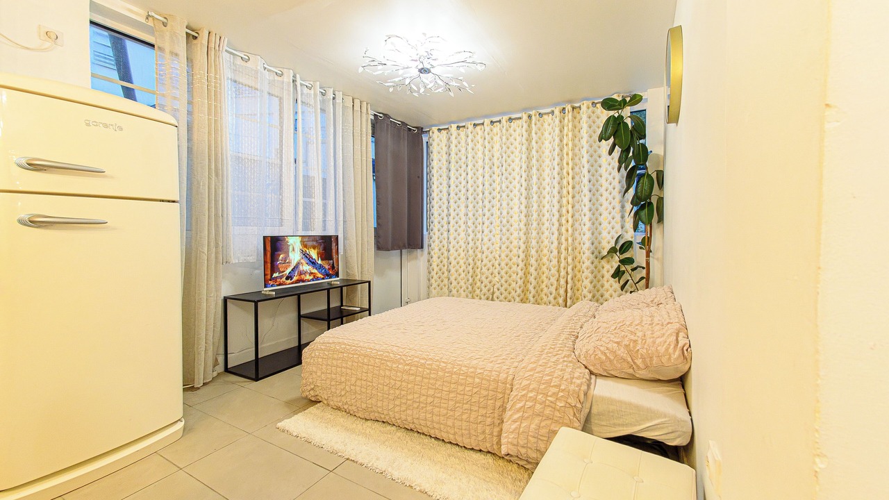 Photo of Bedroom in Orly