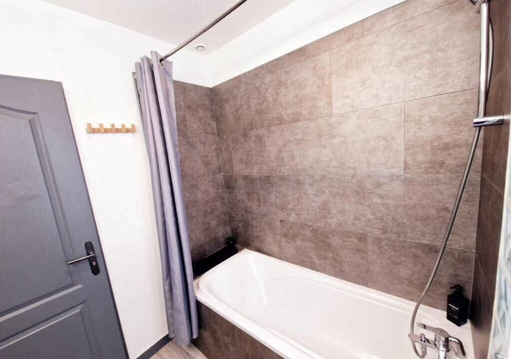 Photo of Bathroom in Tournon-sur-Rhone