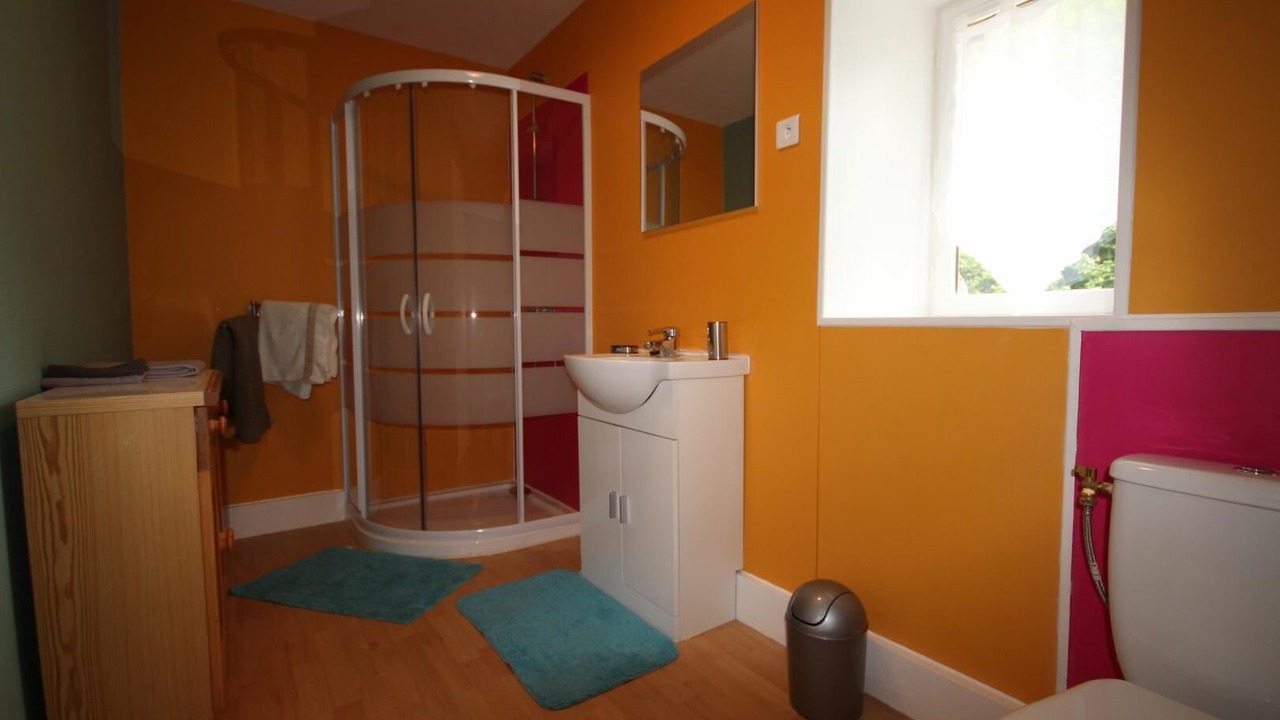 Photo of Bathroom in Anost