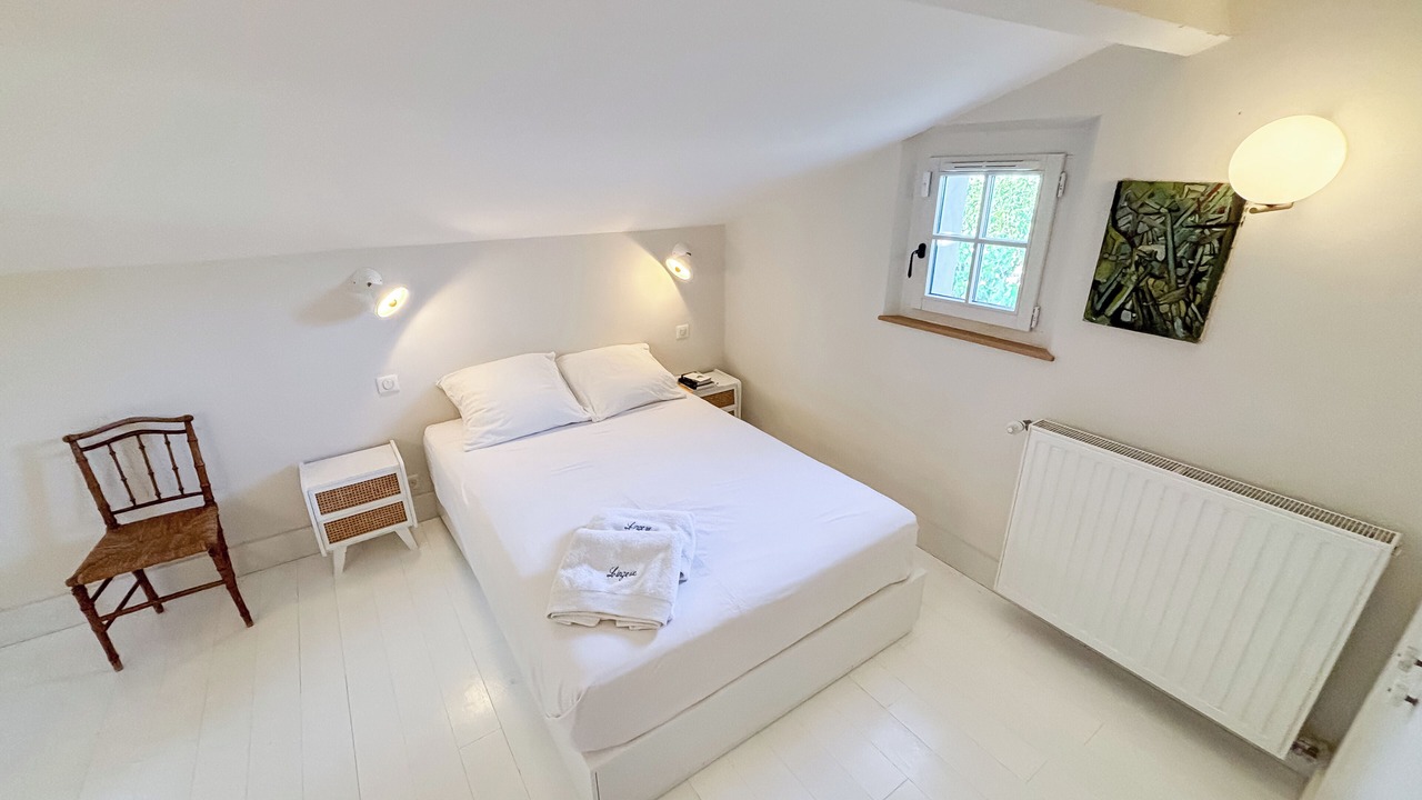 Photo of Bedroom in Saint-Hippolyte-le-Graveyron