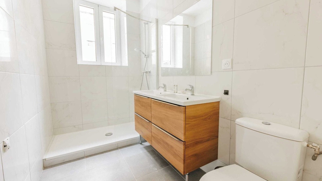 Photo of Bathroom in Notre-Dame-des-Champs