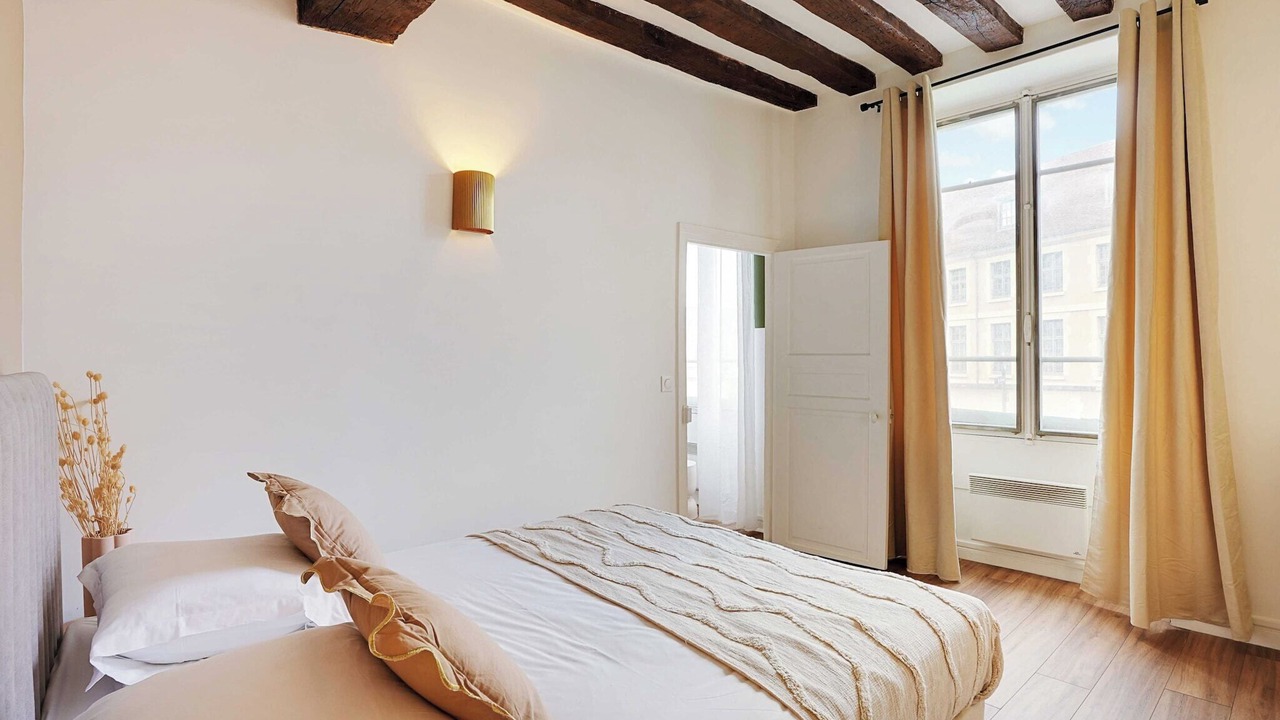 Photo of Bedroom in Notre-Dame-des-Champs