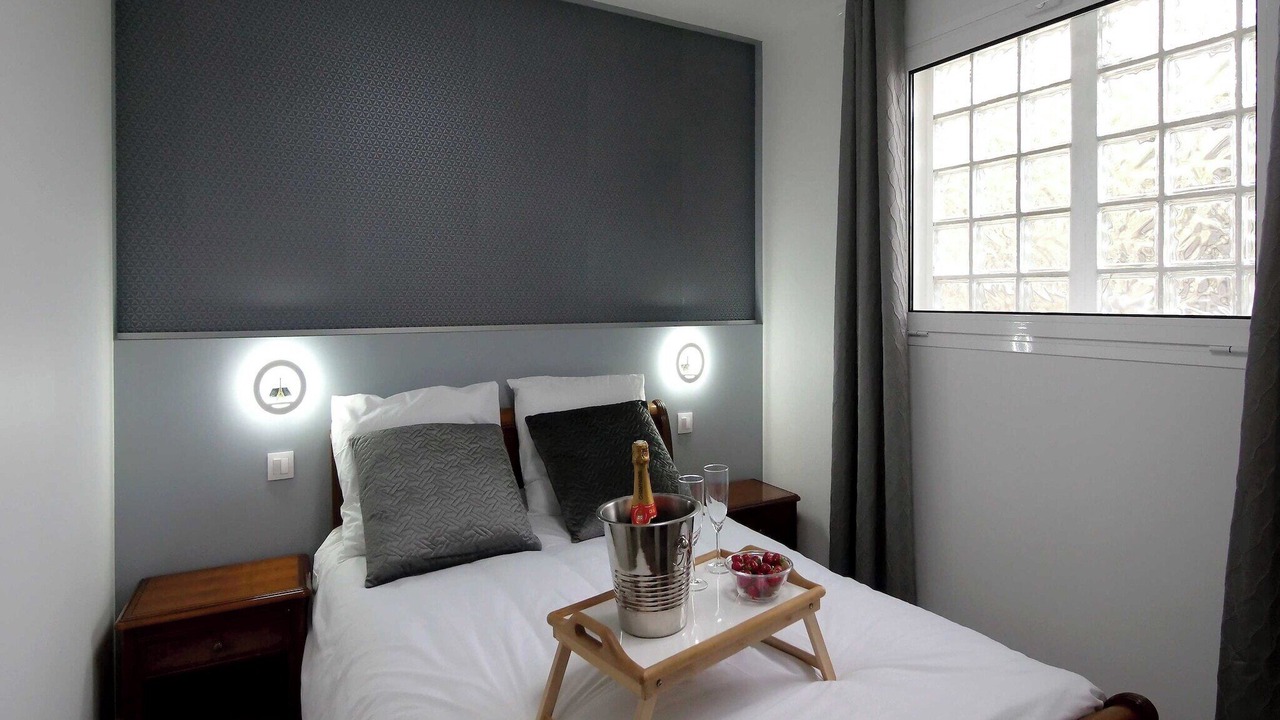 Photo of Bedroom in Orly