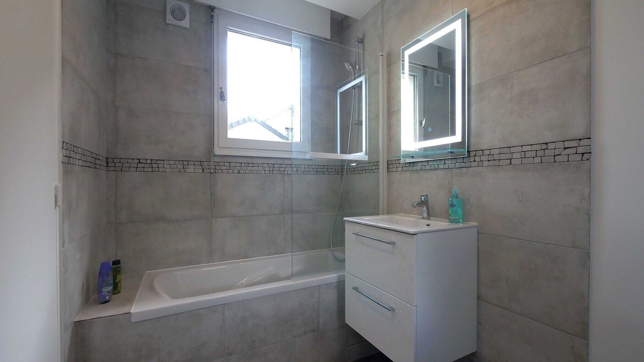 Photo of Bathroom in Orly