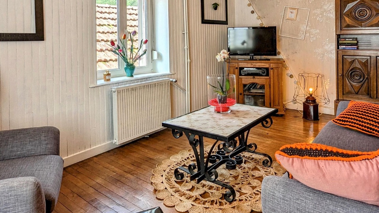 Photo of Livingroom in Raddon-et-Chapendu