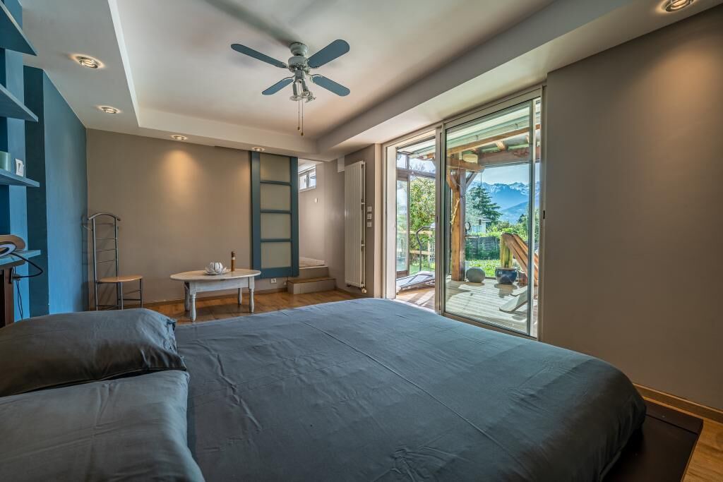 Photo of Bedroom in Meylan