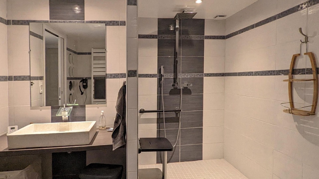 Photo of Bathroom in Anchenoncourt-et-Chazel