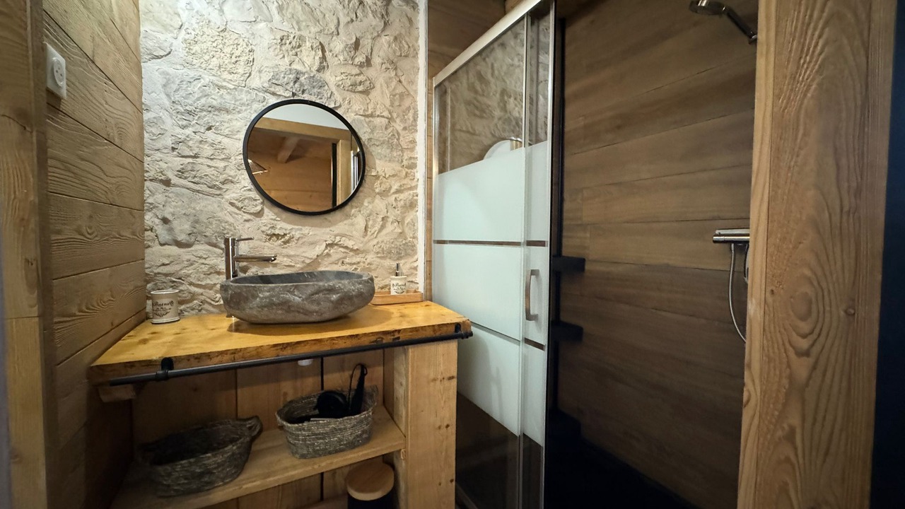 Photo of Bathroom in Premanon