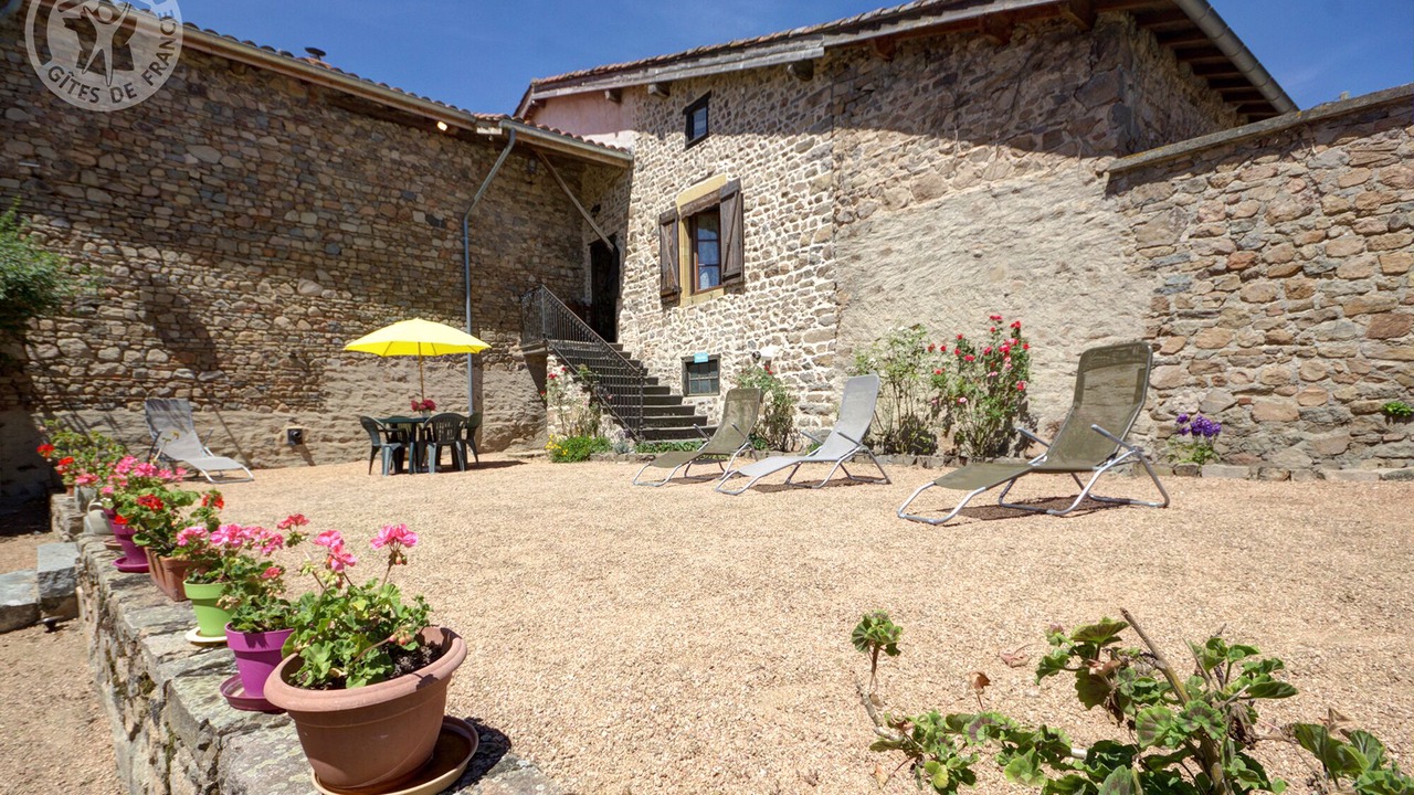 Photo of Patio Balcony in Saint-Symphorien-de-Lay