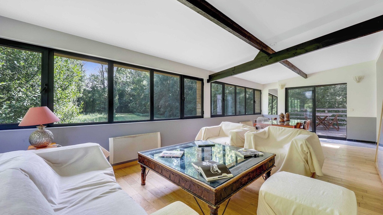 Photo of Livingroom in Le Val-Saint-Germain