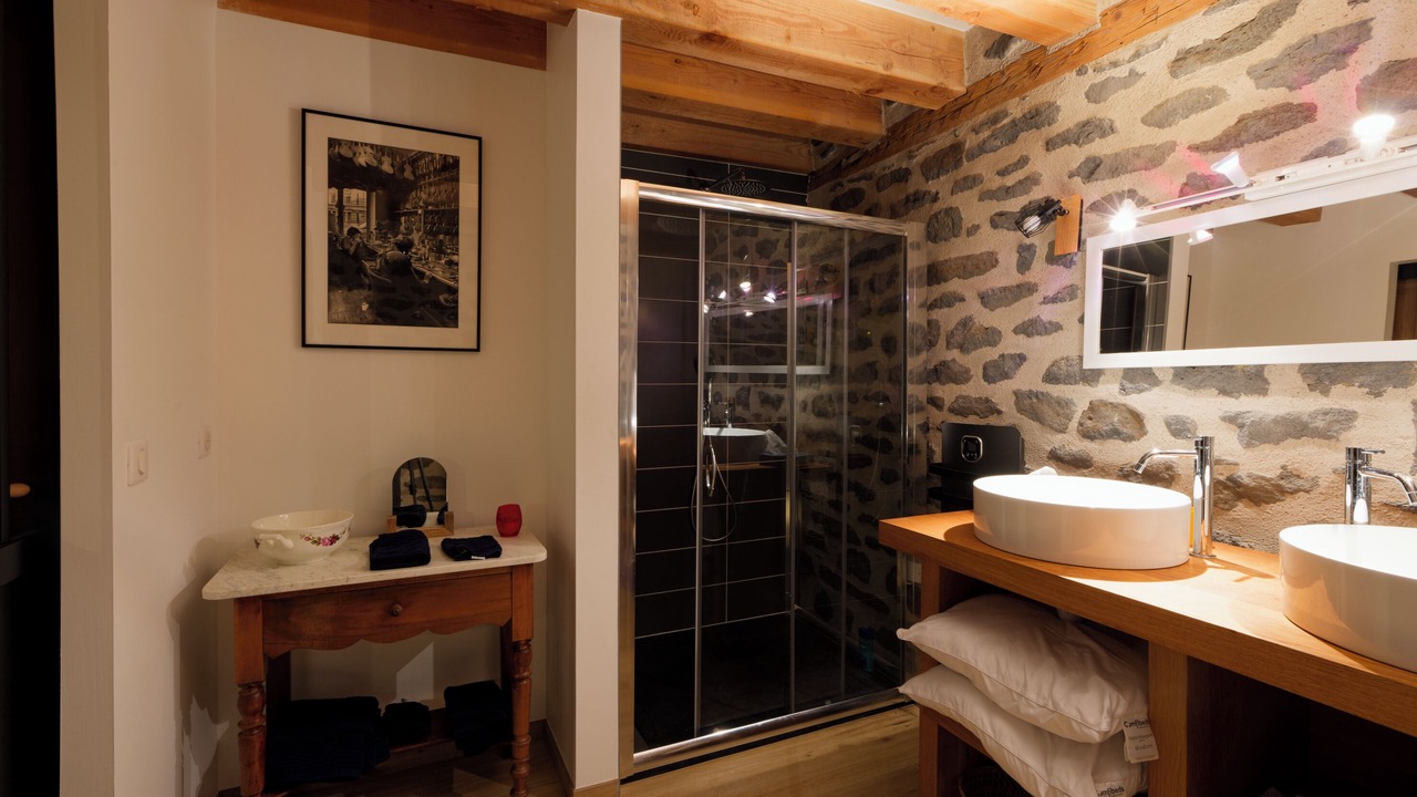 Photo of Bathroom in Oradour