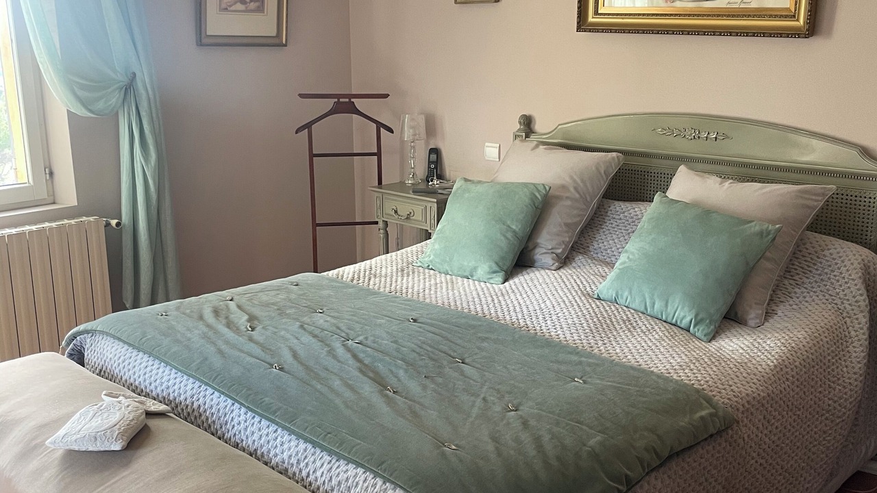 Photo of Bedroom in Saint-Hippolyte-le-Graveyron