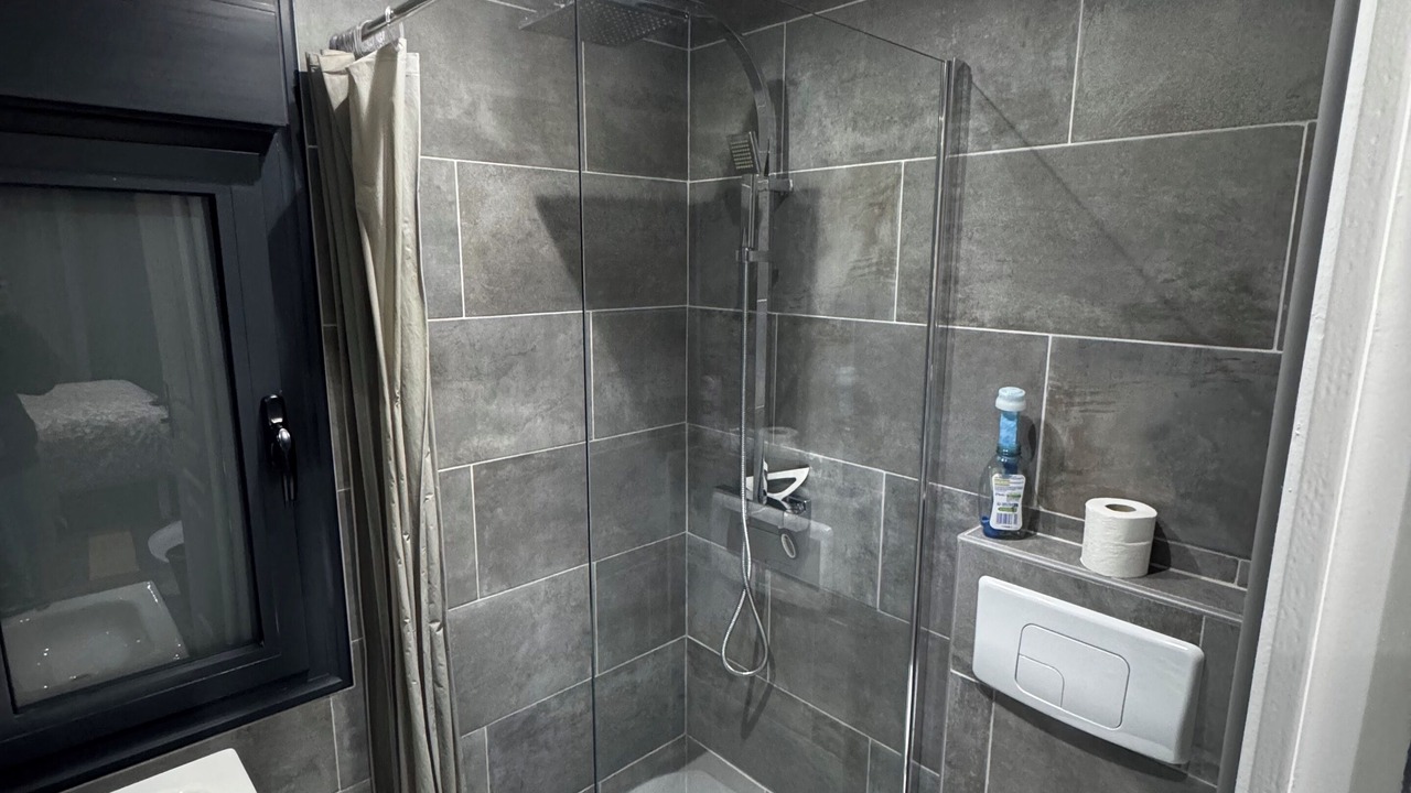 Photo of Bathroom in Villeneuve-le-Roi