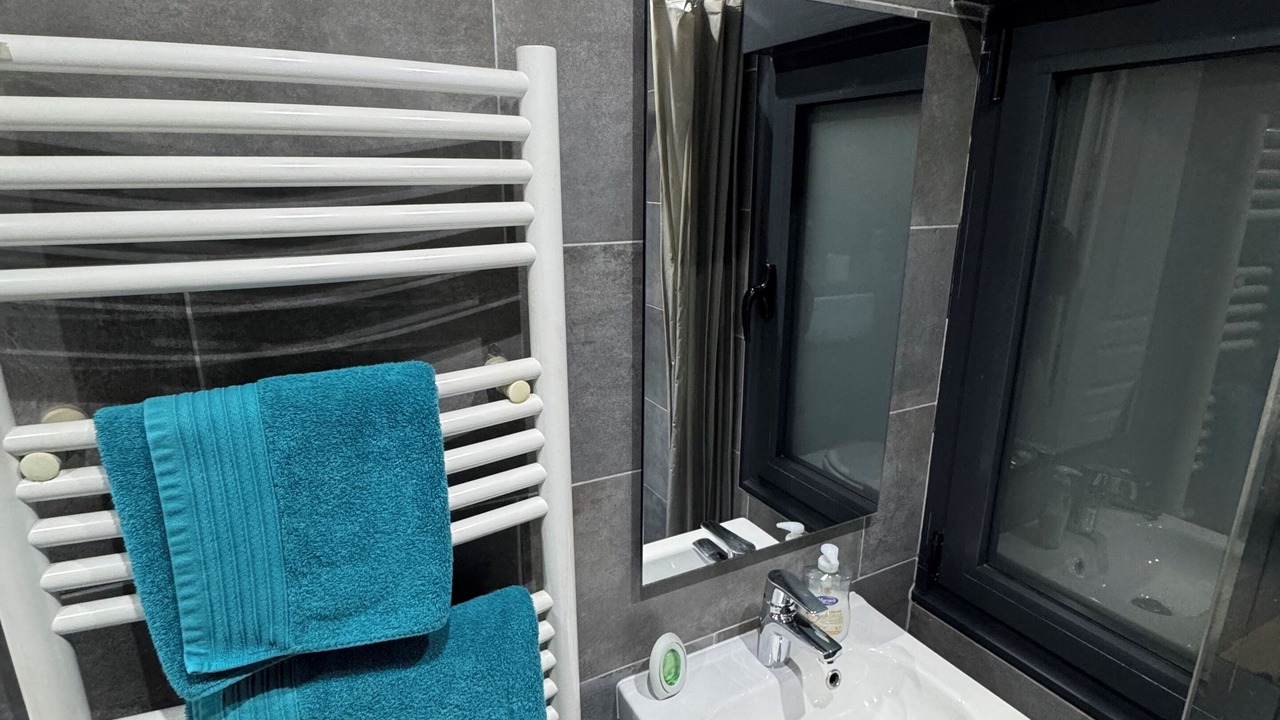 Photo of Bathroom in Villeneuve-le-Roi