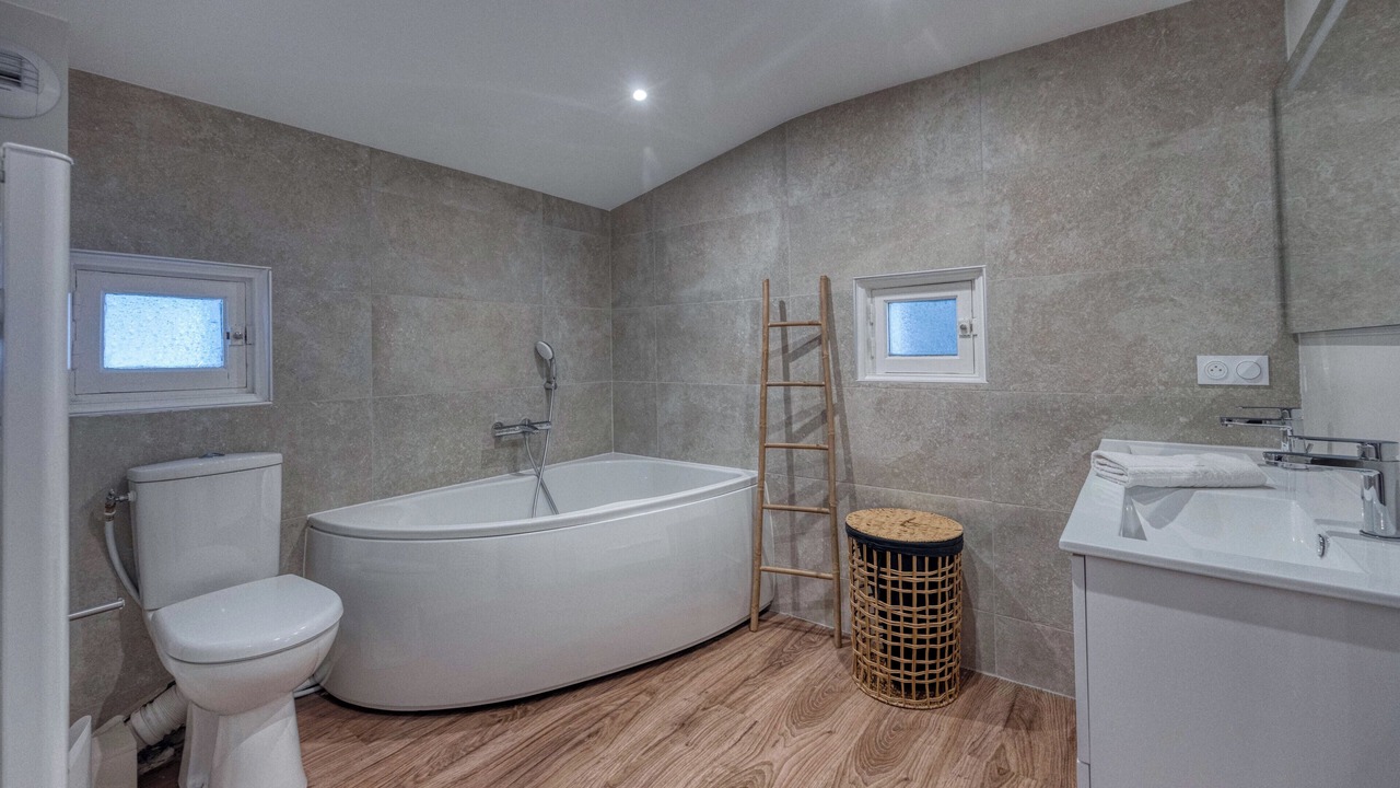 Photo of Bathroom in Saint-Nazaire-les-Eymes