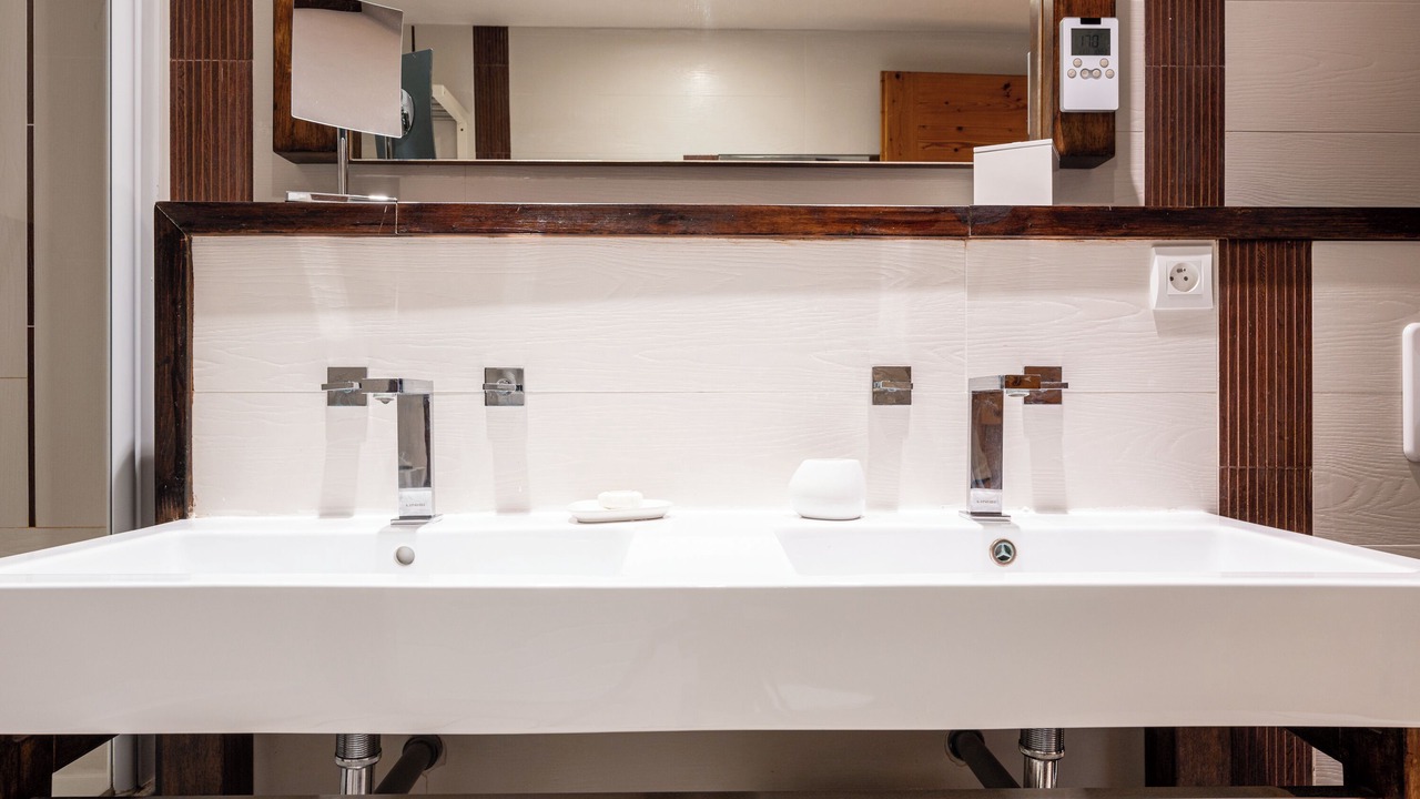 Photo of Bathroom in Arc-1600