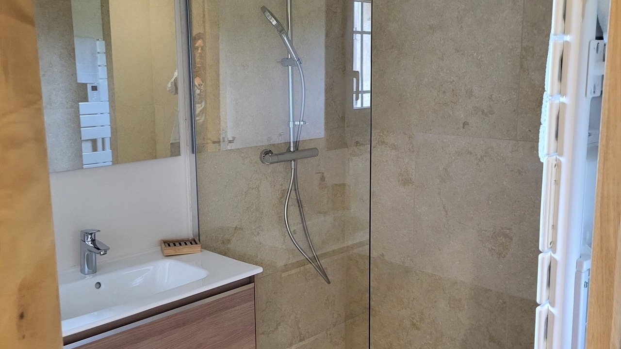Photo of Bathroom in Caromb