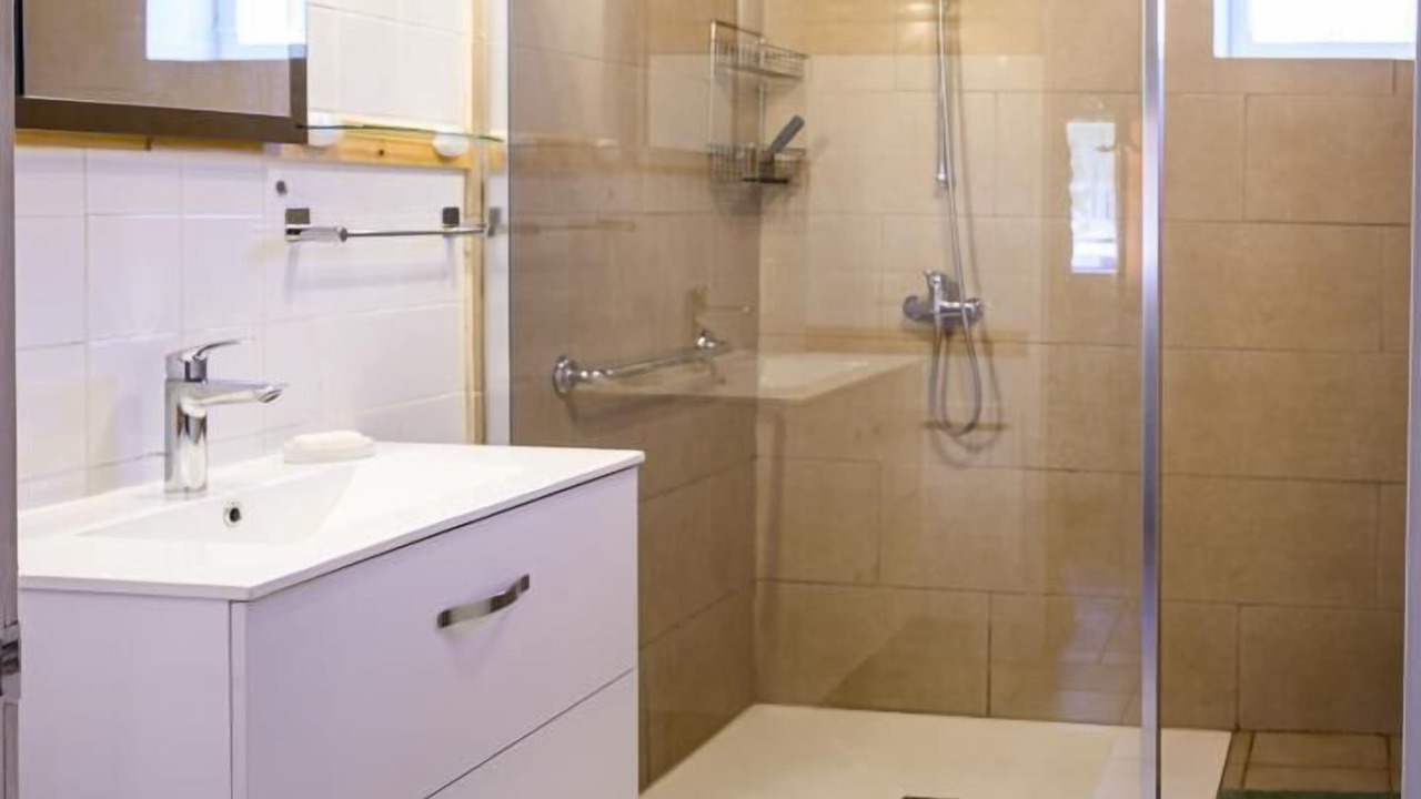 Photo of Bathroom in Saint-Romain-sous-Gourdon