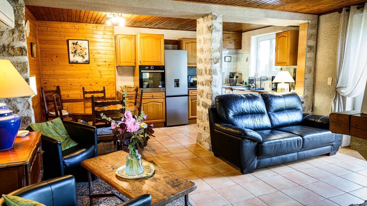 Photo of Livingroom in Saint-Romain-sous-Gourdon