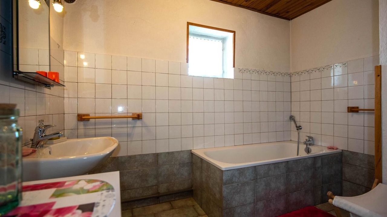 Photo of Bathroom in Saint-Romain-sous-Gourdon