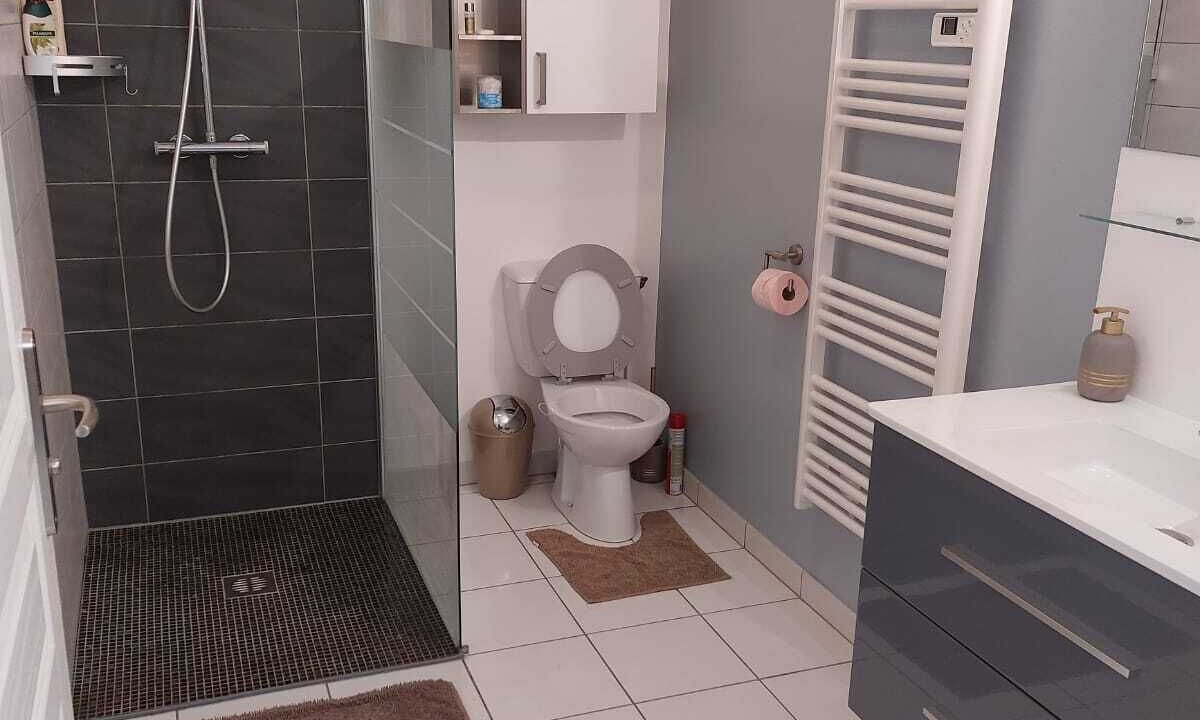 Photo of Bathroom in La Ville-du-Bois