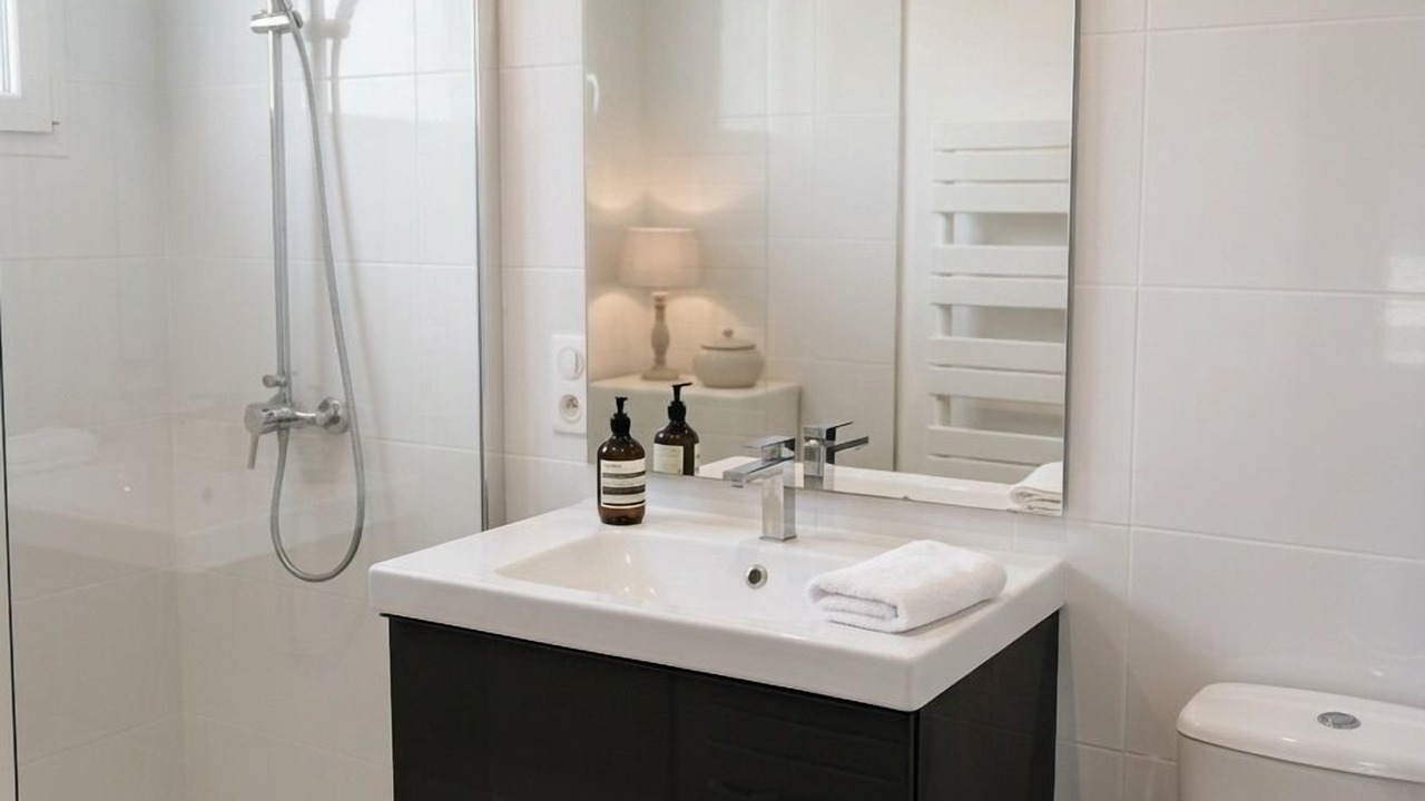 Photo of Bathroom in Saint-Restitut