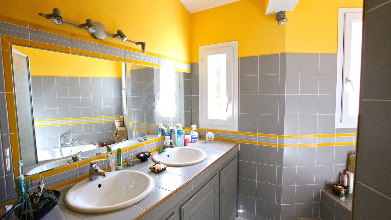 Photo of Bathroom in Beaumes-de-Venise
