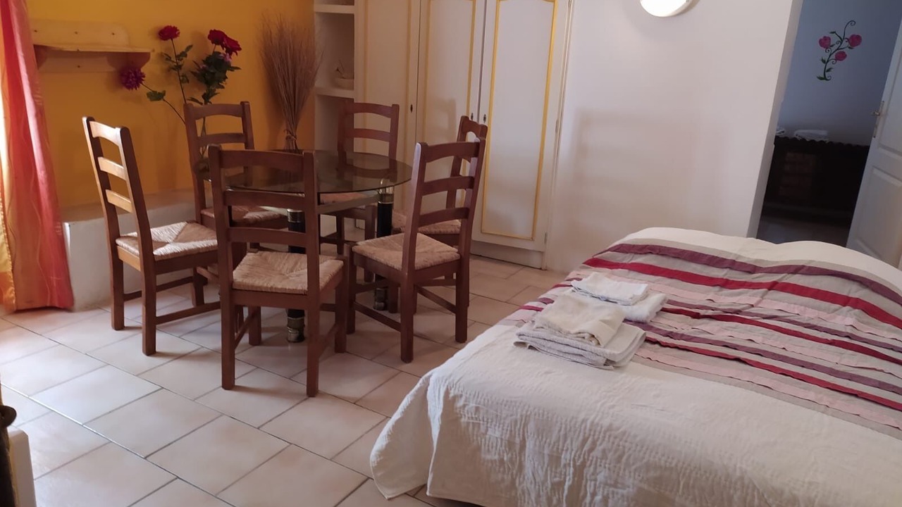 Photo of Bedroom in La Chapelle-de-Guinchay