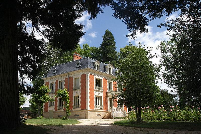 Photo of Buildings in Saint-Christophe-en-Brionnais