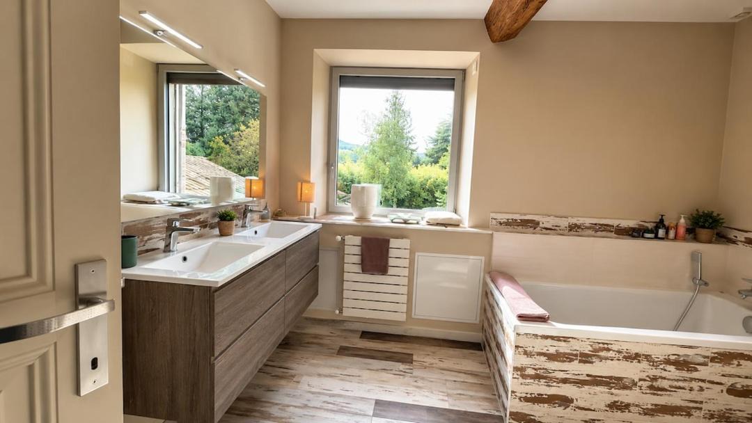 Photo of Bathroom in Milly-Lamartine