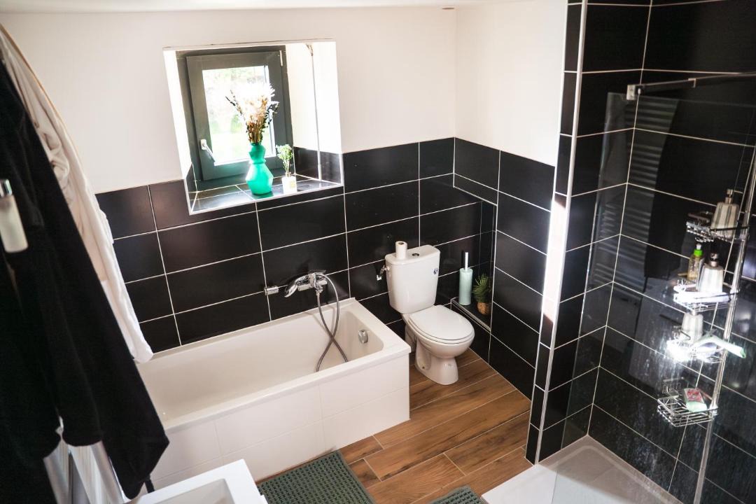 Photo of Bathroom in Tiranges